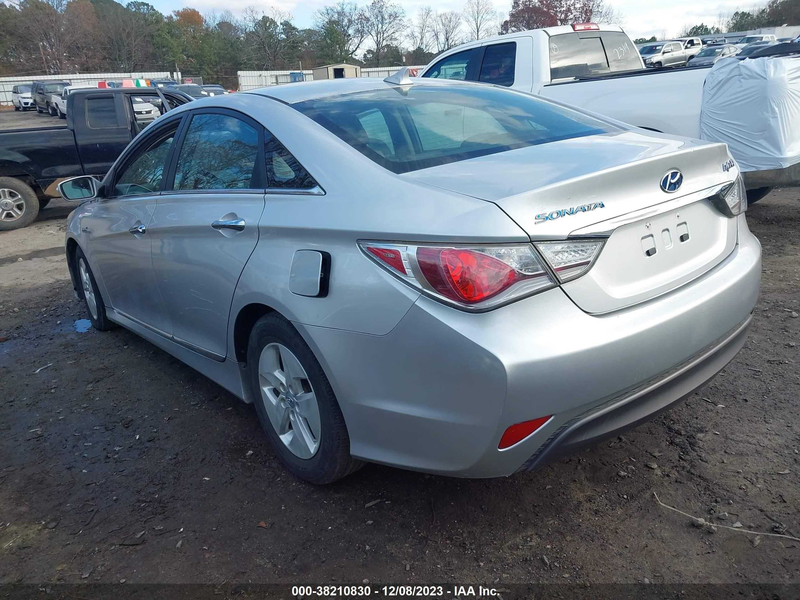 Photo 13 VIN: KMHEC4A40BA000899 - HYUNDAI SONATA 