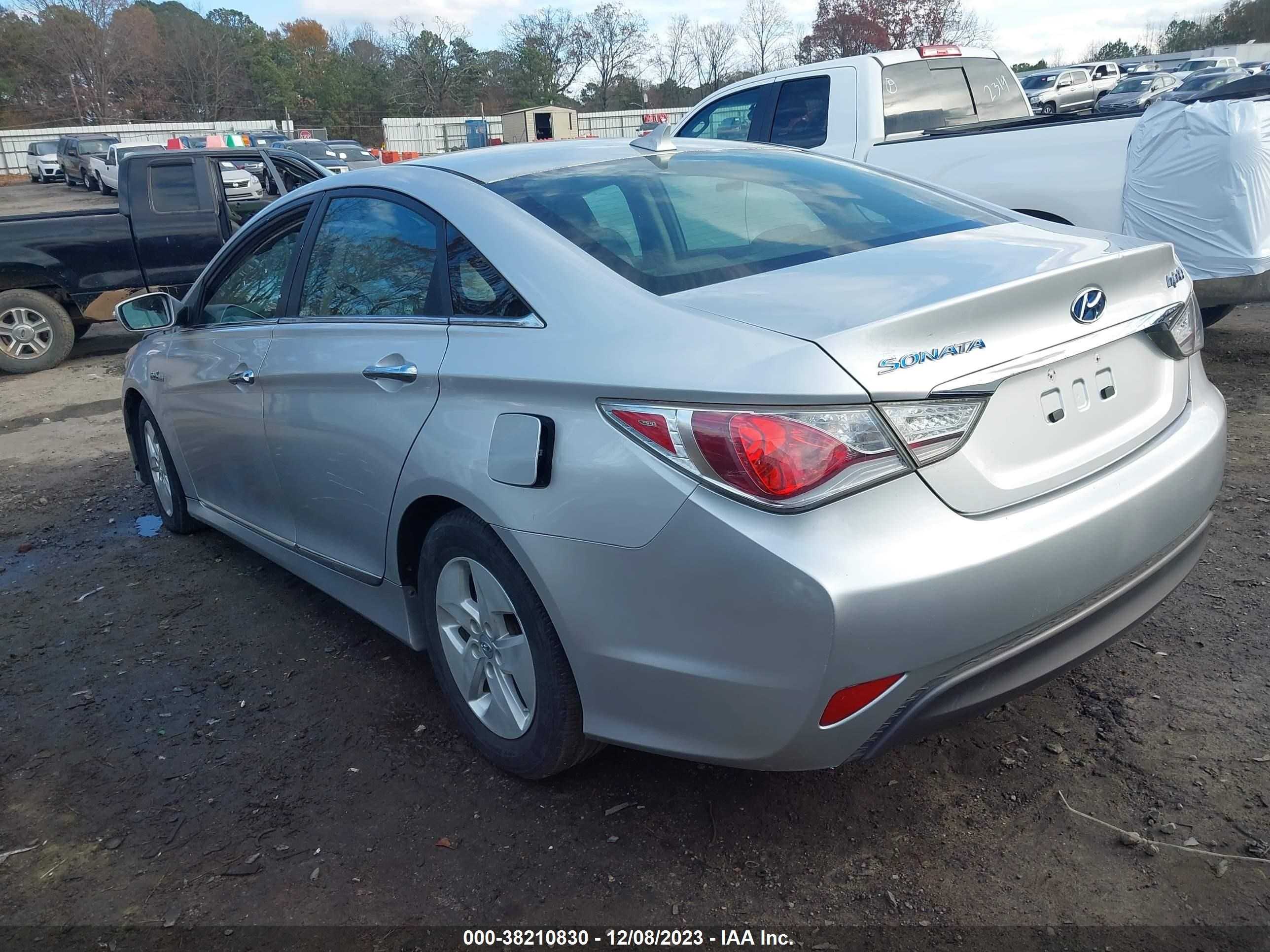 Photo 2 VIN: KMHEC4A40BA000899 - HYUNDAI SONATA 