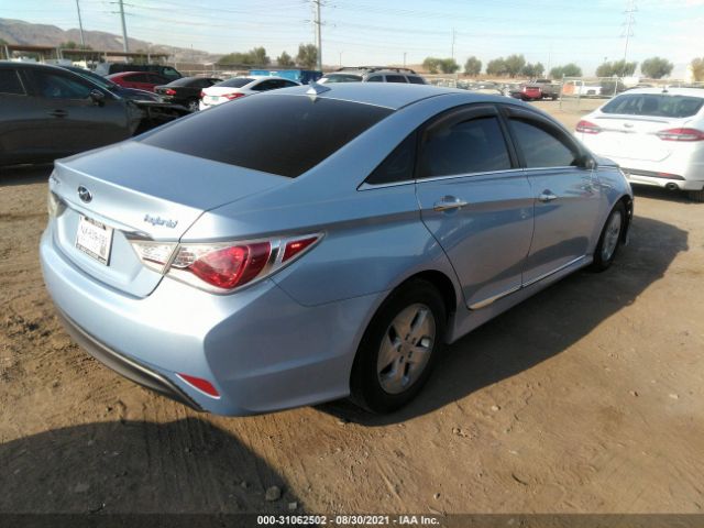 Photo 3 VIN: KMHEC4A40CA058738 - HYUNDAI SONATA 