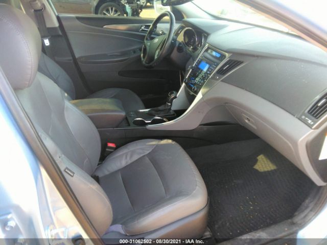 Photo 4 VIN: KMHEC4A40CA058738 - HYUNDAI SONATA 