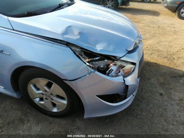 Photo 5 VIN: KMHEC4A40CA058738 - HYUNDAI SONATA 