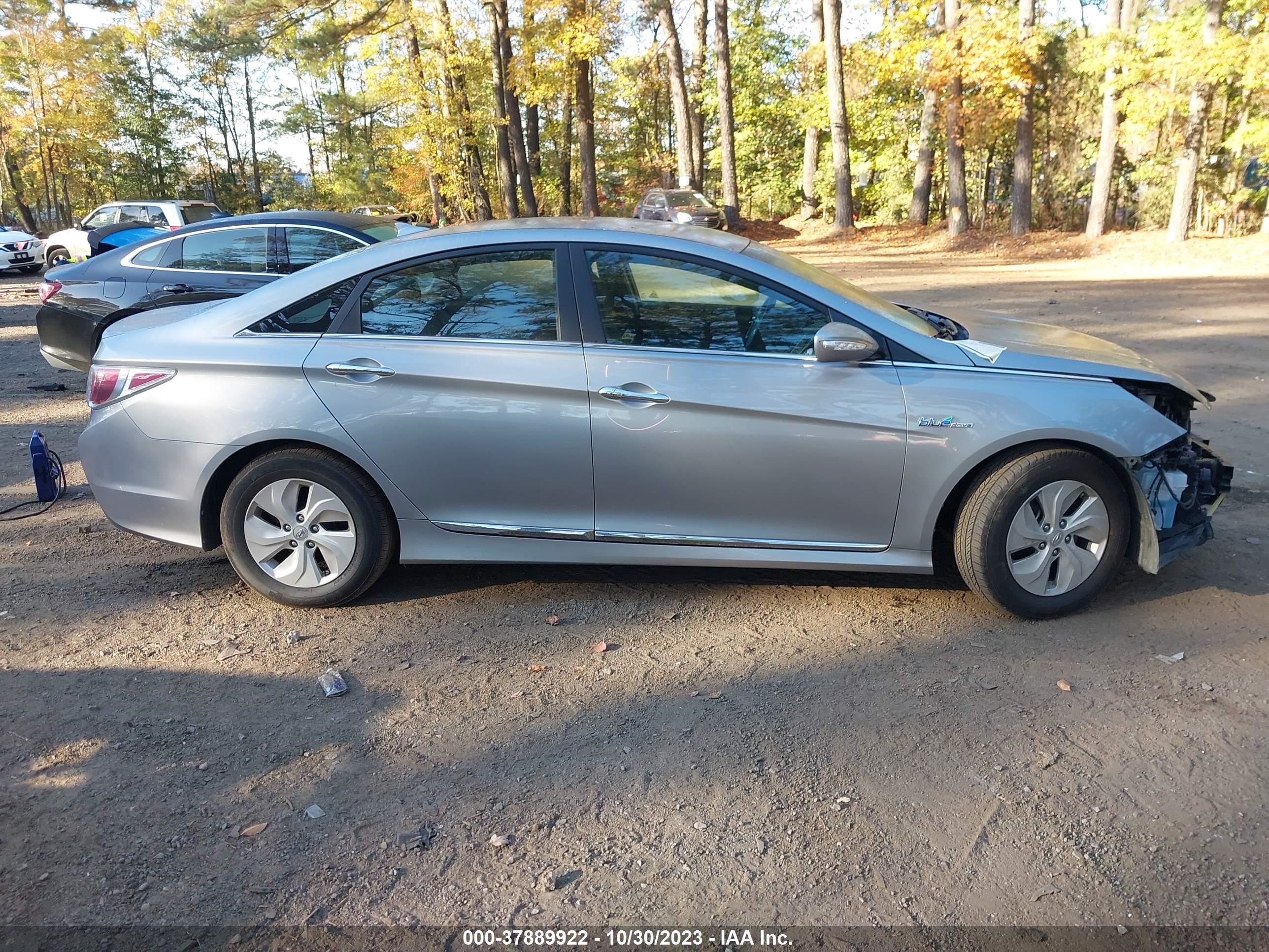 Photo 12 VIN: KMHEC4A40EA117967 - HYUNDAI SONATA 