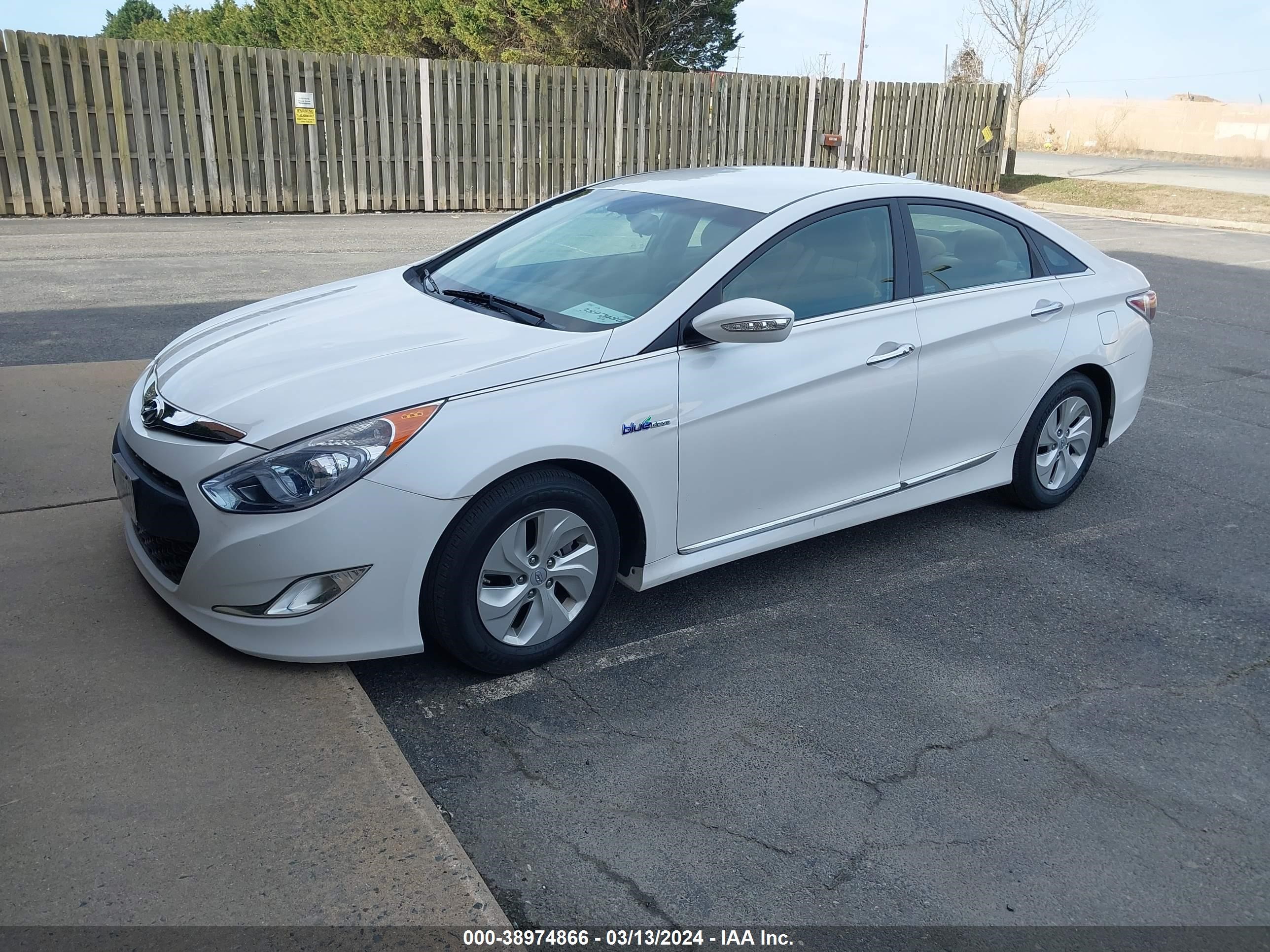 Photo 1 VIN: KMHEC4A40FA119607 - HYUNDAI SONATA 