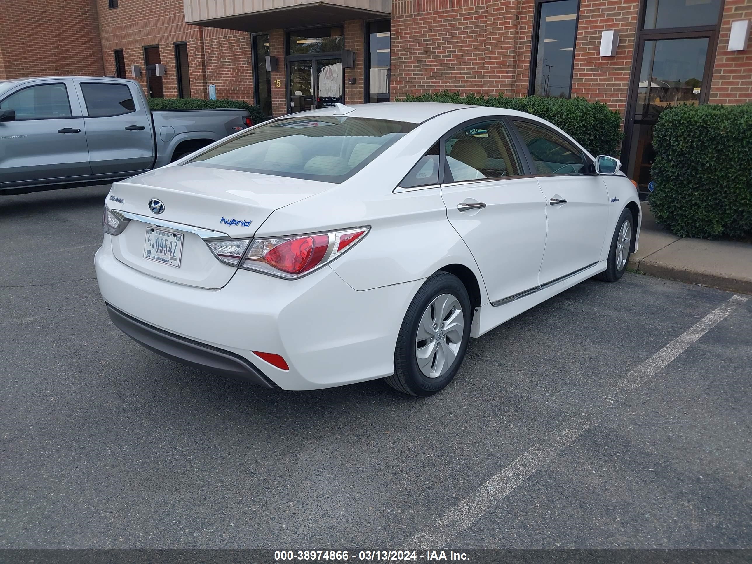 Photo 3 VIN: KMHEC4A40FA119607 - HYUNDAI SONATA 