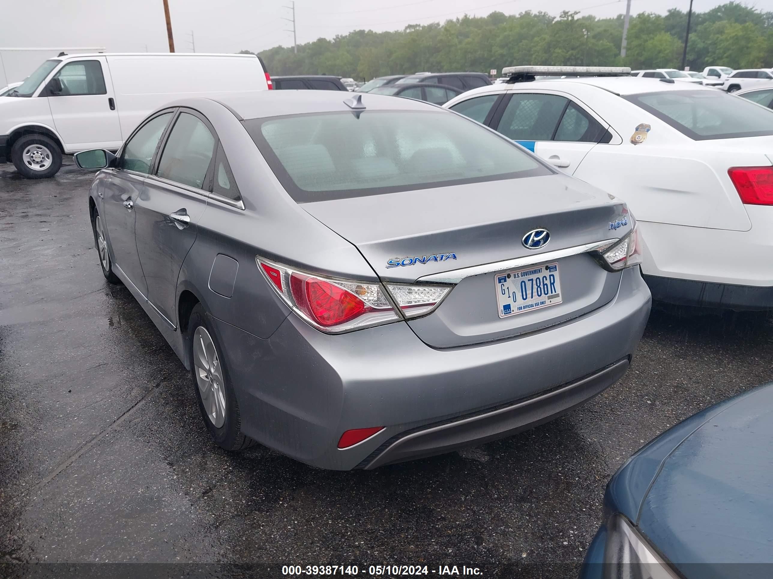 Photo 2 VIN: KMHEC4A40FA139260 - HYUNDAI SONATA 