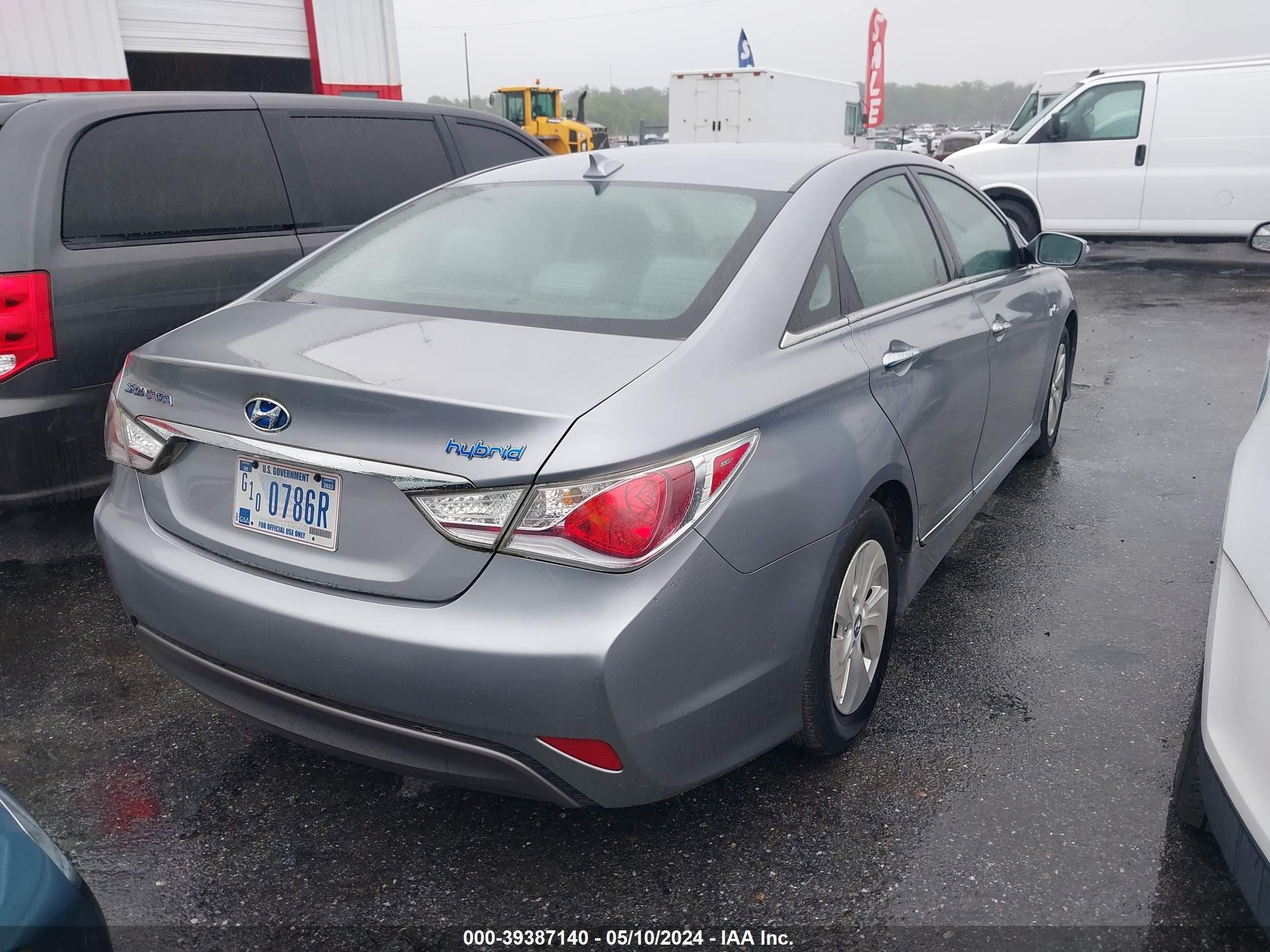 Photo 3 VIN: KMHEC4A40FA139260 - HYUNDAI SONATA 