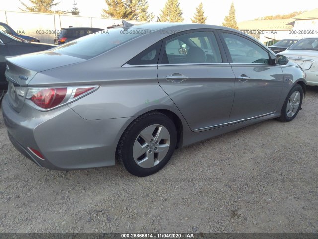 Photo 3 VIN: KMHEC4A41BA003620 - HYUNDAI SONATA 