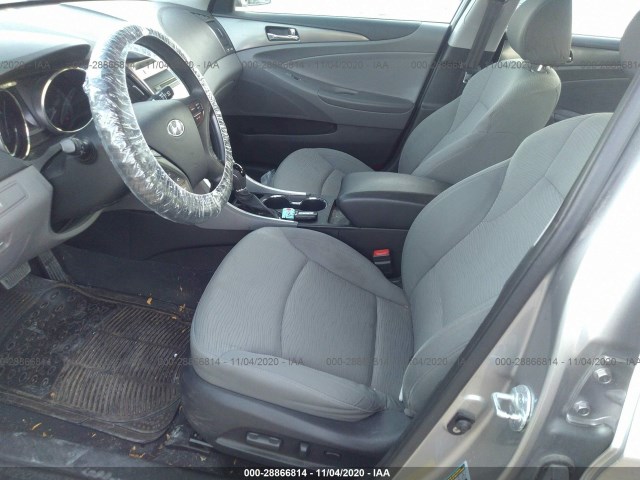 Photo 4 VIN: KMHEC4A41BA003620 - HYUNDAI SONATA 