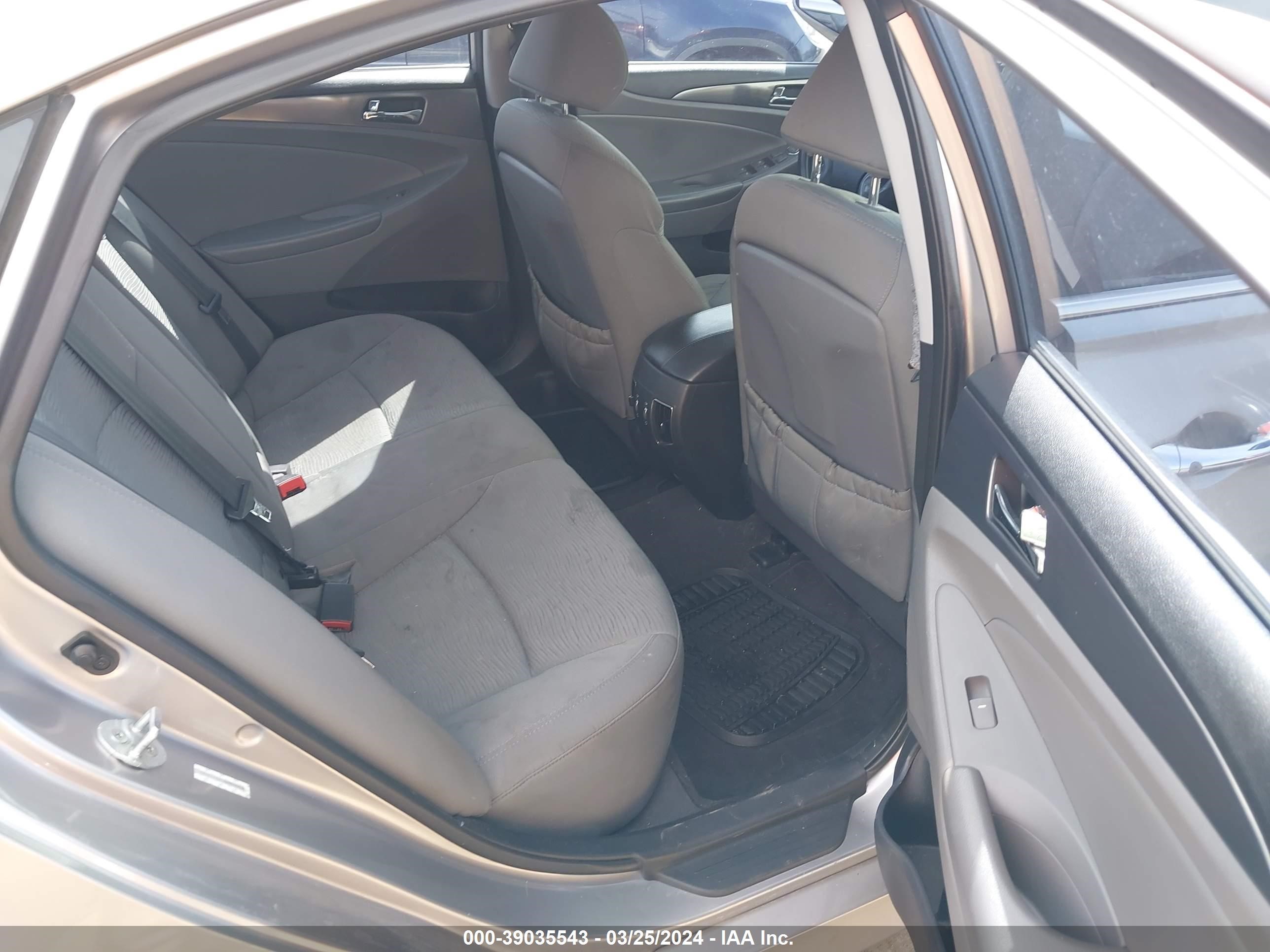 Photo 7 VIN: KMHEC4A41BA006016 - HYUNDAI SONATA 