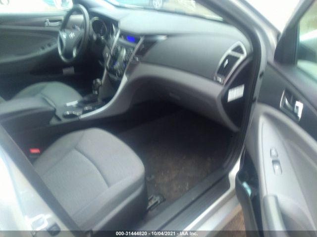 Photo 4 VIN: KMHEC4A41BA006579 - HYUNDAI SONATA 