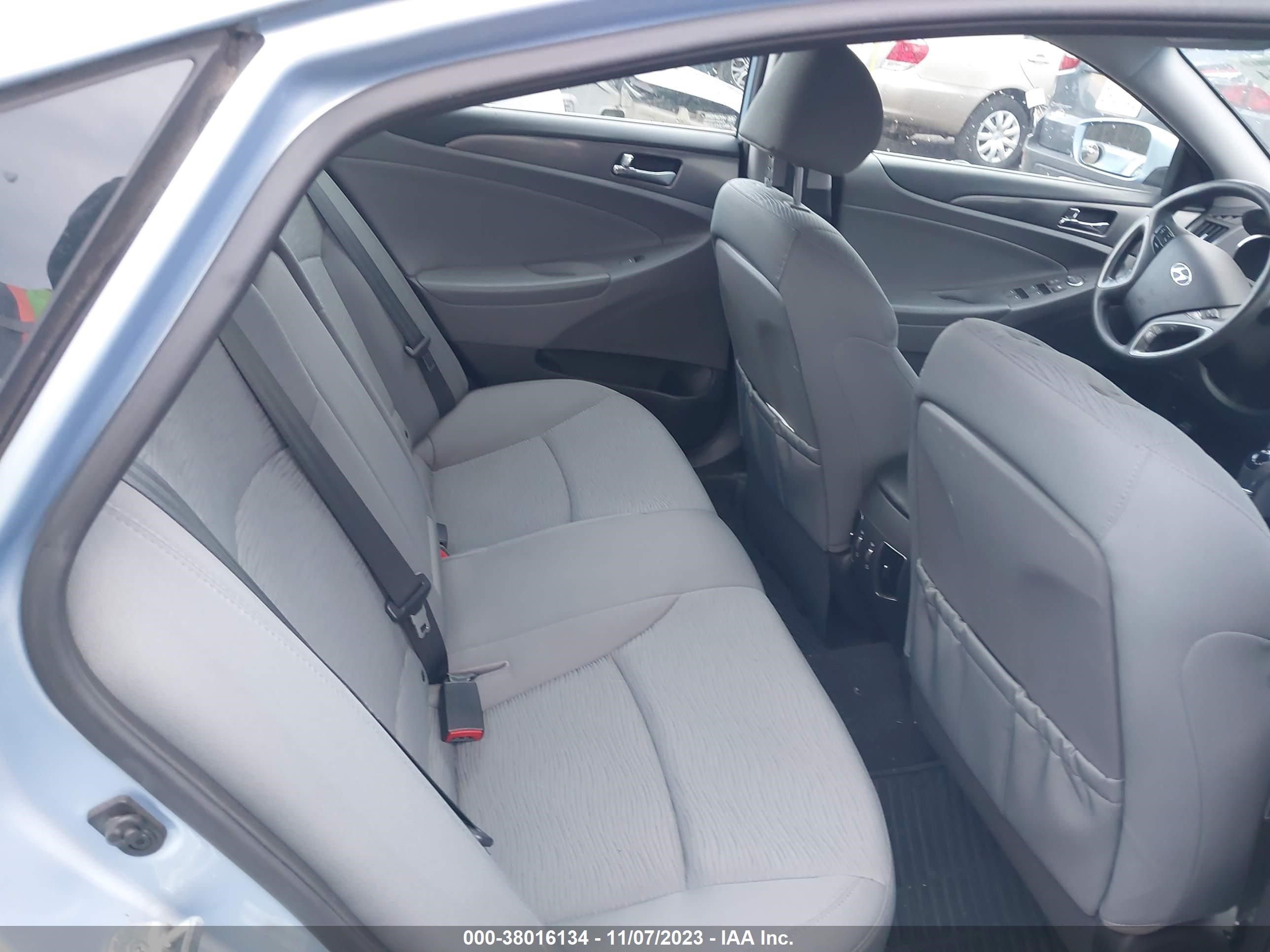 Photo 7 VIN: KMHEC4A41CA027692 - HYUNDAI SONATA 