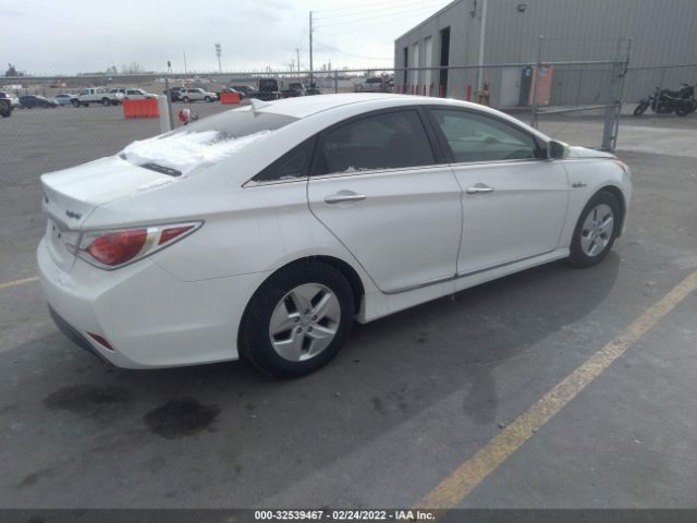 Photo 3 VIN: KMHEC4A41CA057811 - HYUNDAI SONATA 