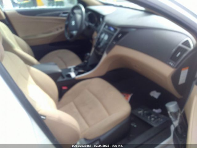 Photo 4 VIN: KMHEC4A41CA057811 - HYUNDAI SONATA 