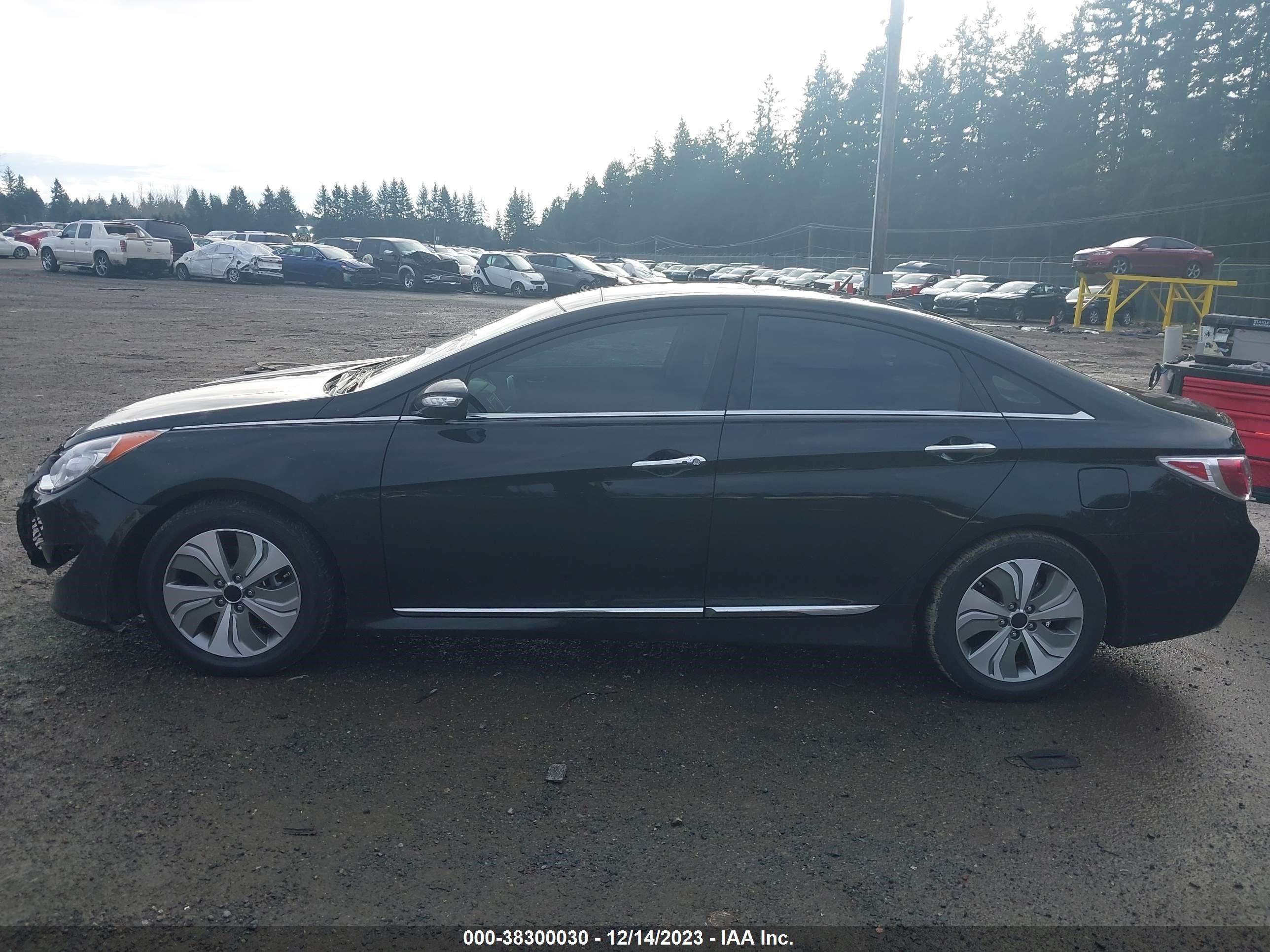 Photo 14 VIN: KMHEC4A41DA050519 - HYUNDAI SONATA 