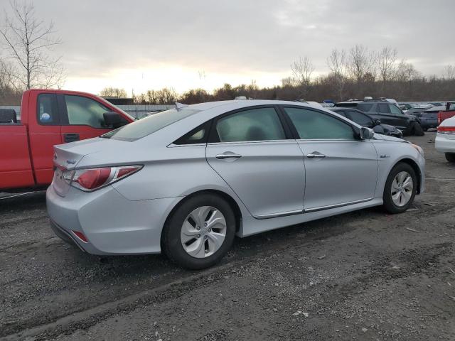 Photo 2 VIN: KMHEC4A41FA120121 - HYUNDAI SONATA HYB 