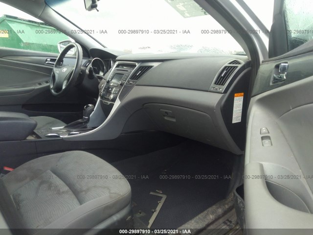 Photo 4 VIN: KMHEC4A41FA137209 - HYUNDAI SONATA 