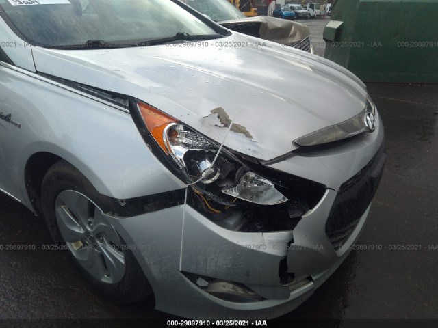 Photo 5 VIN: KMHEC4A41FA137209 - HYUNDAI SONATA 