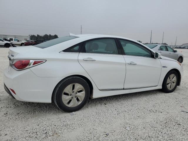 Photo 2 VIN: KMHEC4A41FA139641 - HYUNDAI SONATA HYB 