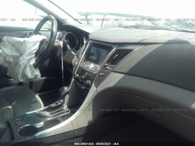 Photo 4 VIN: KMHEC4A42BA000855 - HYUNDAI SONATA 