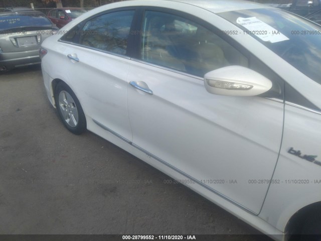 Photo 5 VIN: KMHEC4A42BA003612 - HYUNDAI SONATA 