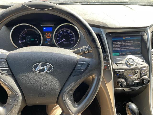 Photo 8 VIN: KMHEC4A42BA003870 - HYUNDAI SONATA 