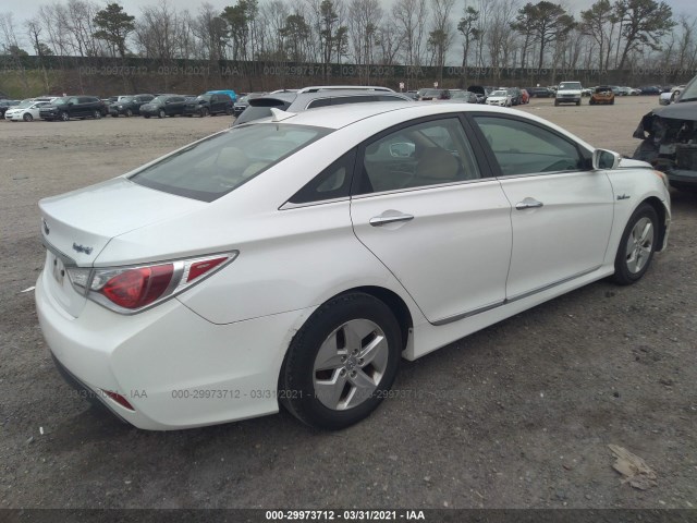 Photo 3 VIN: KMHEC4A42BA004002 - HYUNDAI SONATA 