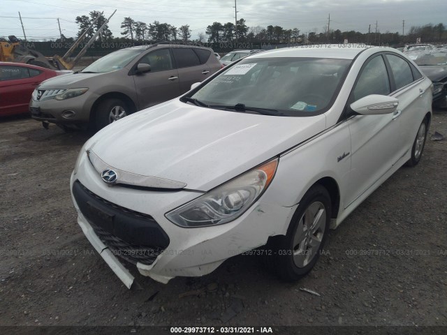 Photo 5 VIN: KMHEC4A42BA004002 - HYUNDAI SONATA 