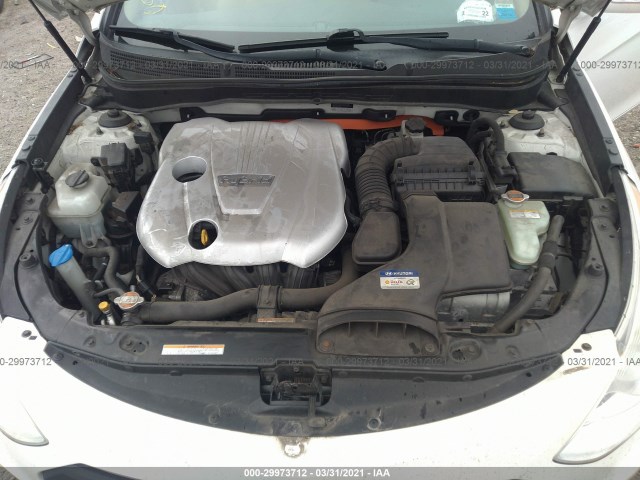 Photo 9 VIN: KMHEC4A42BA004002 - HYUNDAI SONATA 