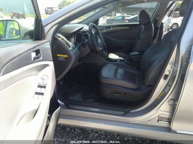 Photo 4 VIN: KMHEC4A42BA008101 - HYUNDAI SONATA 