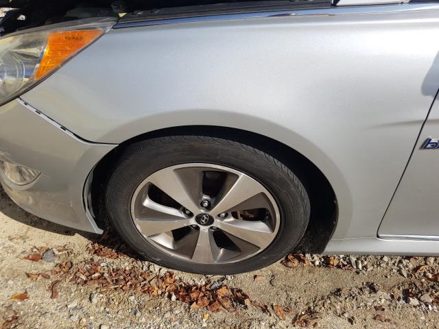 Photo 8 VIN: KMHEC4A42BA009393 - HYUNDAI SONATA HYB 