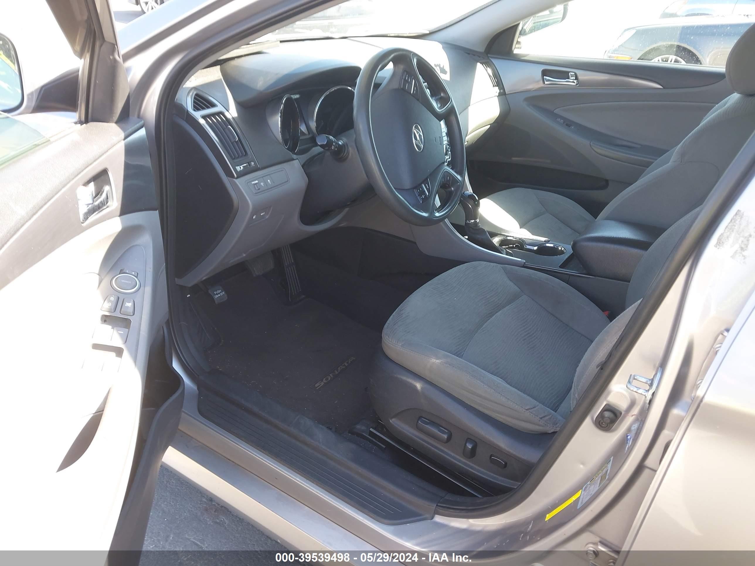 Photo 4 VIN: KMHEC4A42CA035087 - HYUNDAI SONATA 