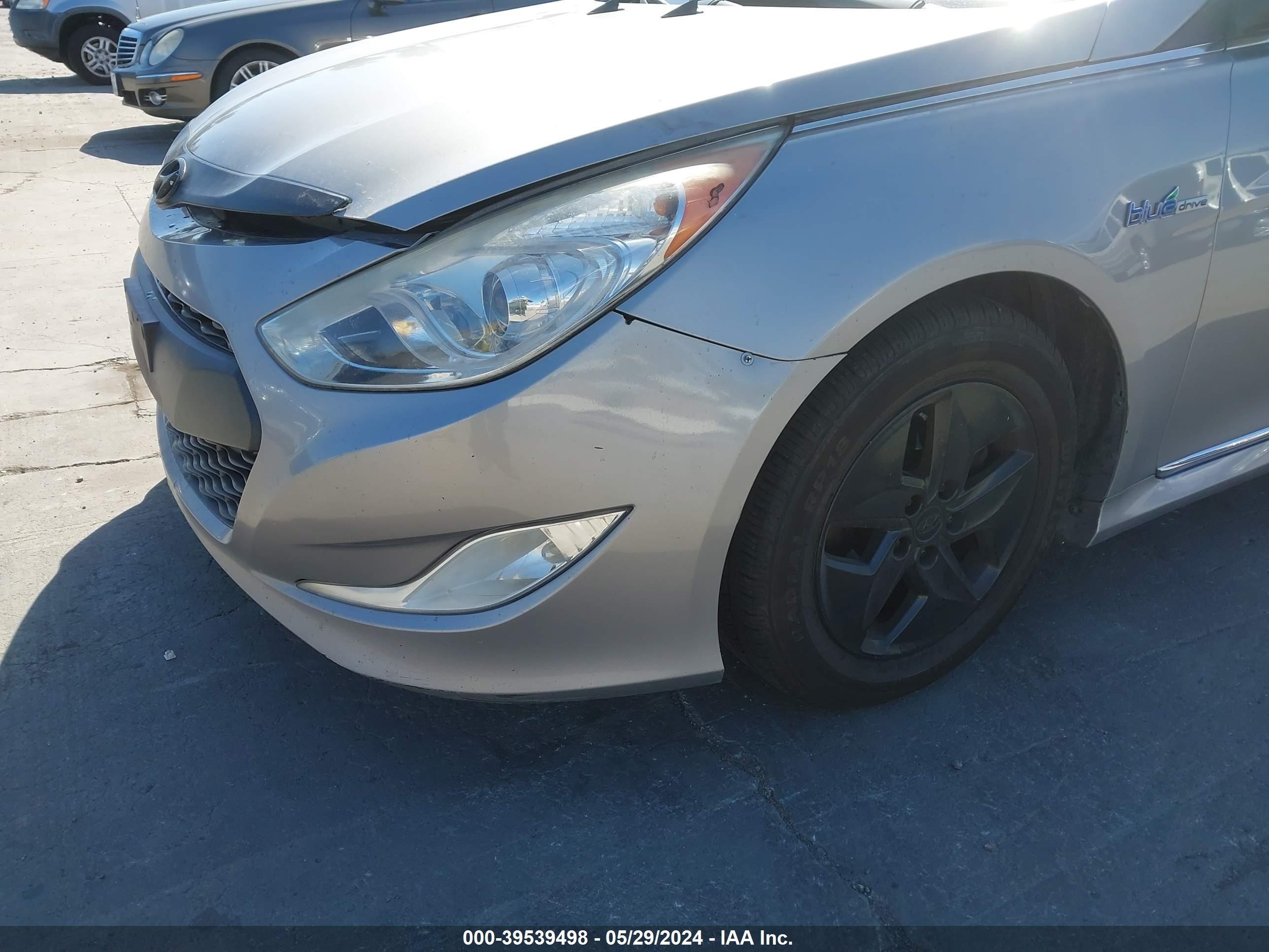 Photo 5 VIN: KMHEC4A42CA035087 - HYUNDAI SONATA 