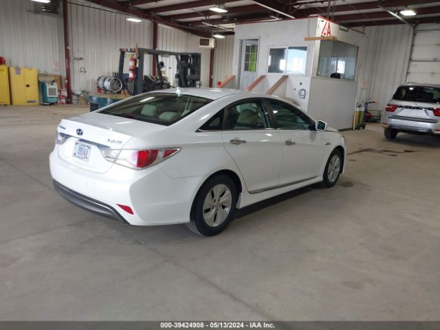 Photo 3 VIN: KMHEC4A42FA120757 - HYUNDAI SONATA HYBRID 