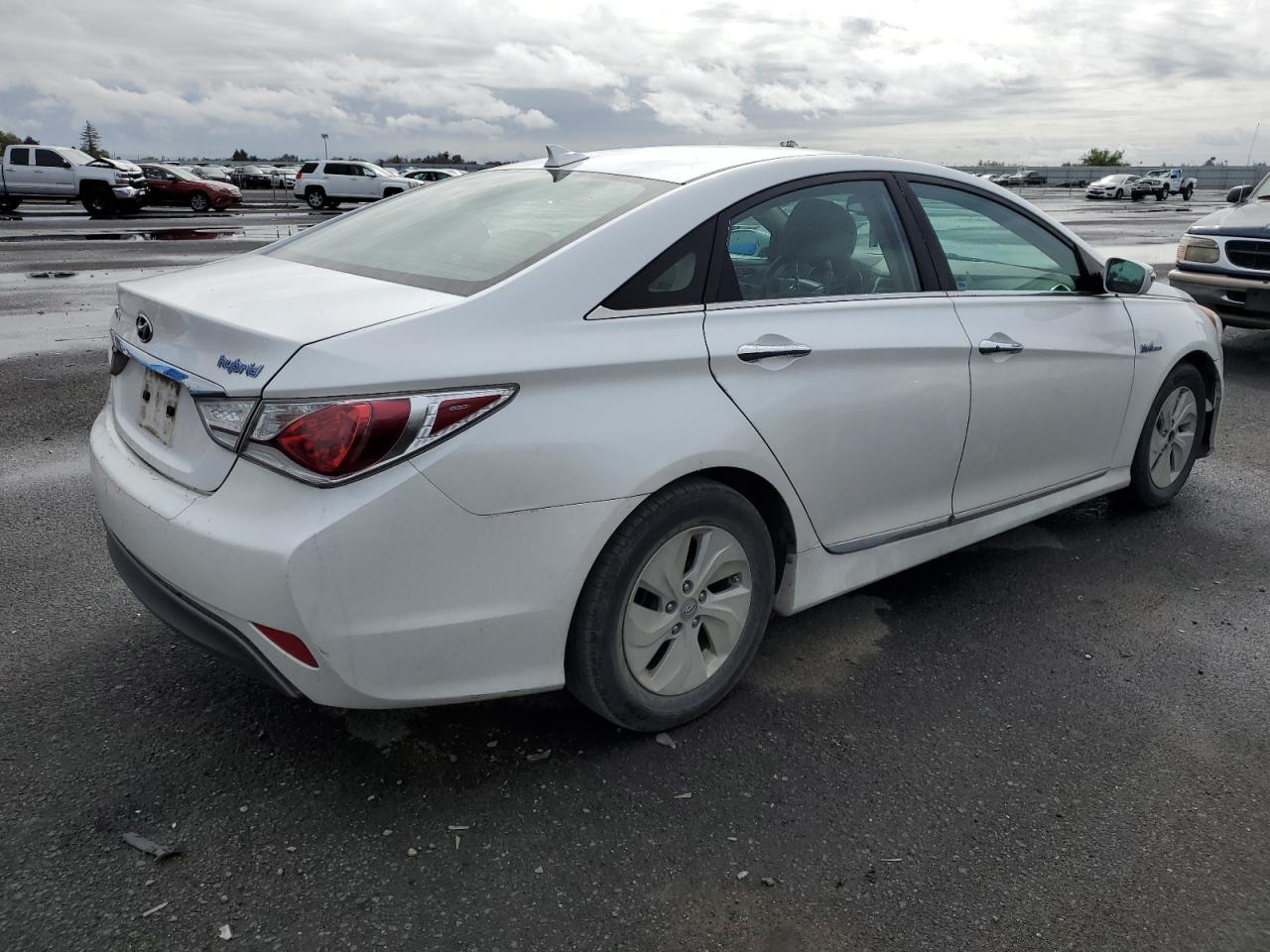 Photo 2 VIN: KMHEC4A42FA139423 - HYUNDAI SONATA 