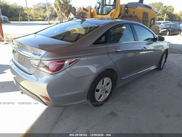 Photo 3 VIN: KMHEC4A43BA000590 - HYUNDAI SONATA 