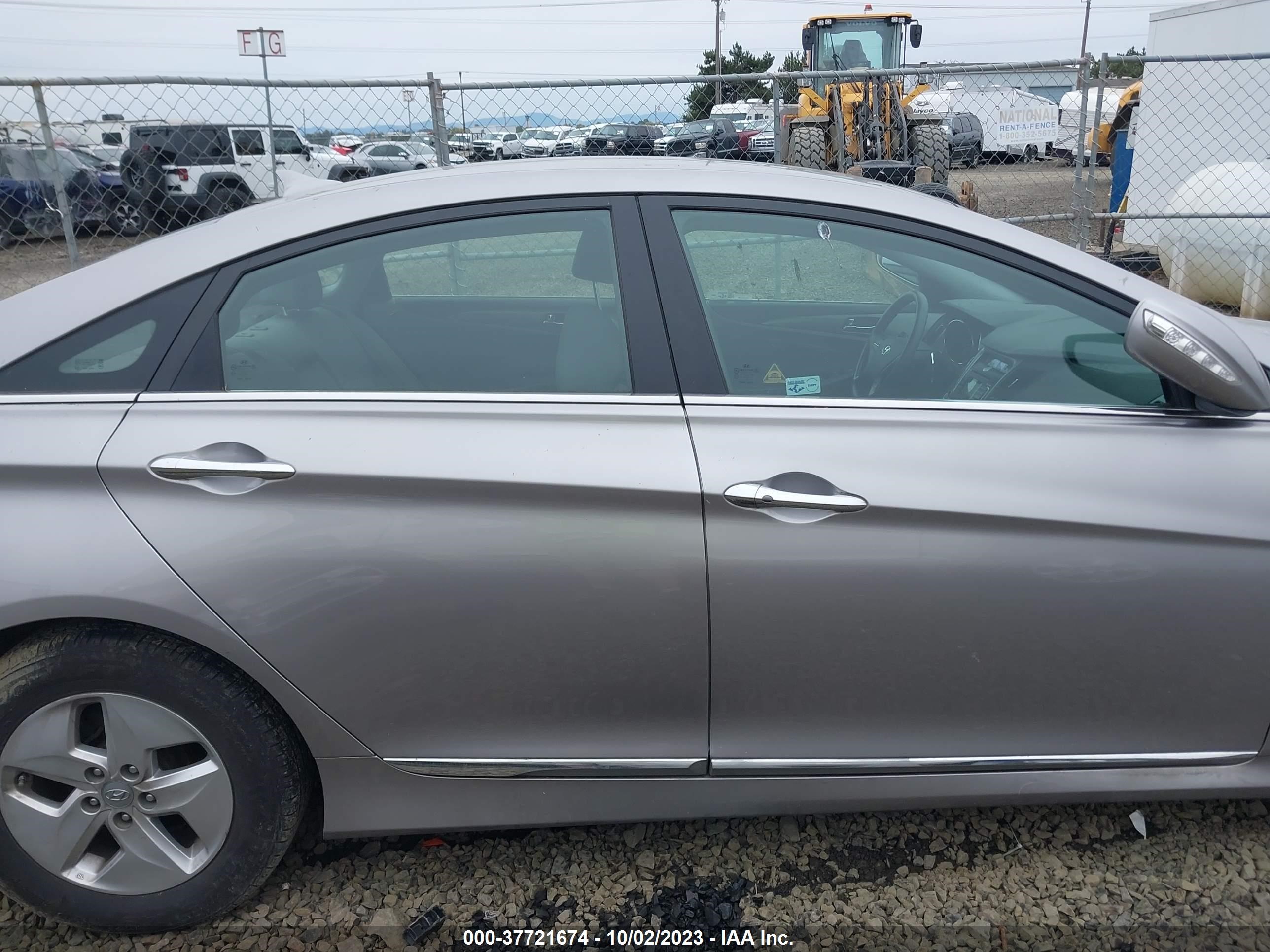 Photo 13 VIN: KMHEC4A43BA012044 - HYUNDAI SONATA 