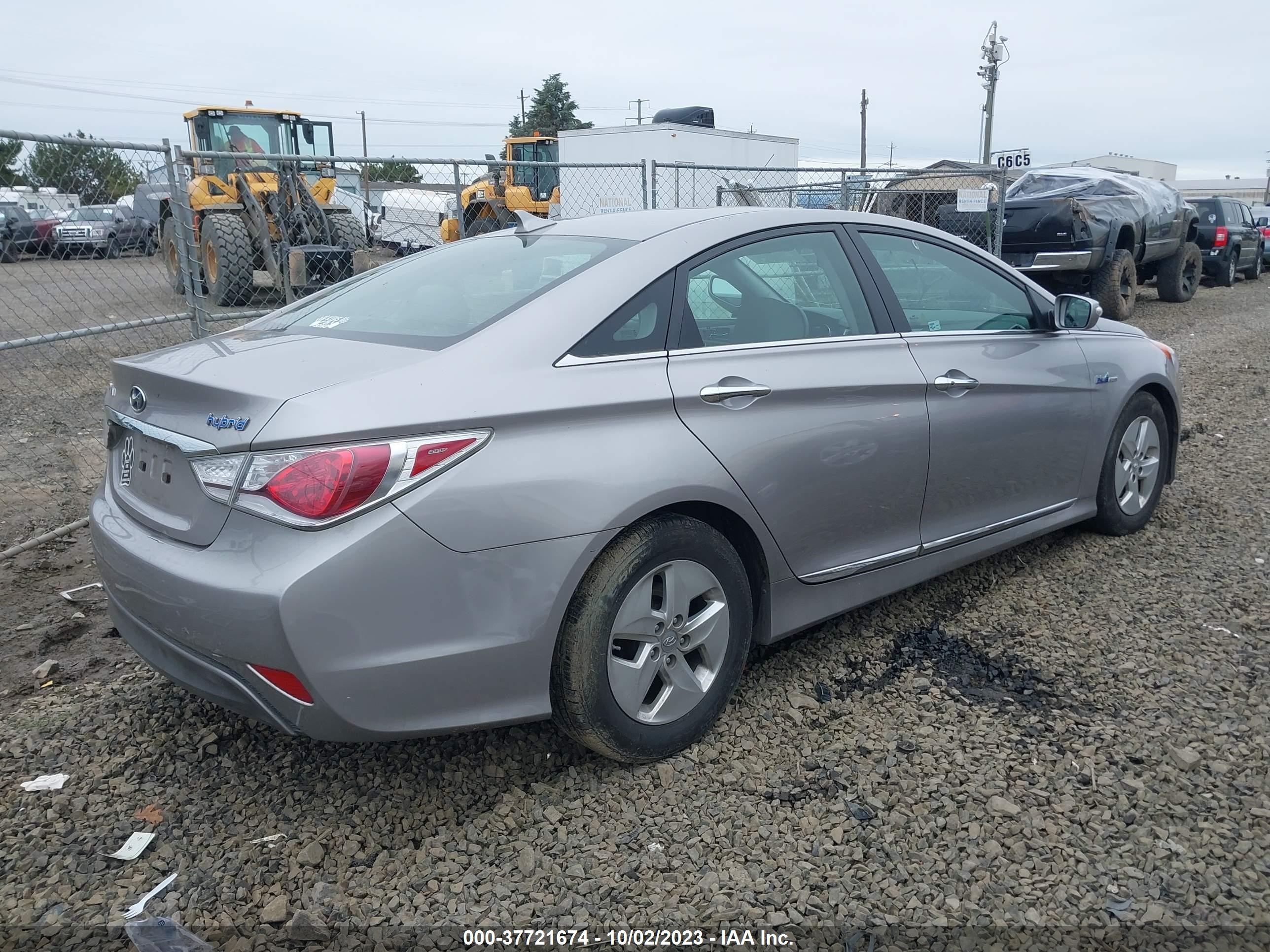 Photo 3 VIN: KMHEC4A43BA012044 - HYUNDAI SONATA 