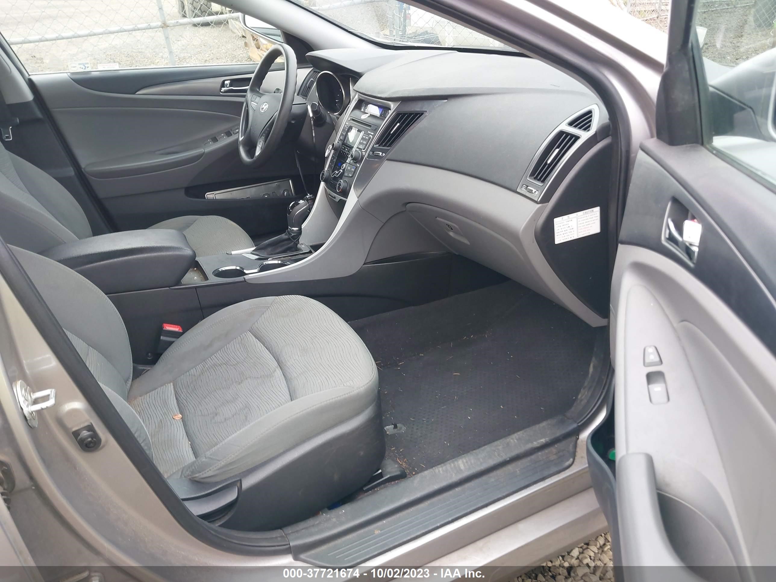 Photo 4 VIN: KMHEC4A43BA012044 - HYUNDAI SONATA 