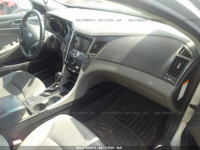 Photo 4 VIN: KMHEC4A43CA022977 - HYUNDAI SONATA 