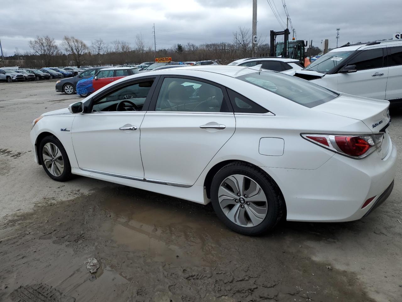 Photo 2 VIN: KMHEC4A43DA092643 - HYUNDAI SONATA 