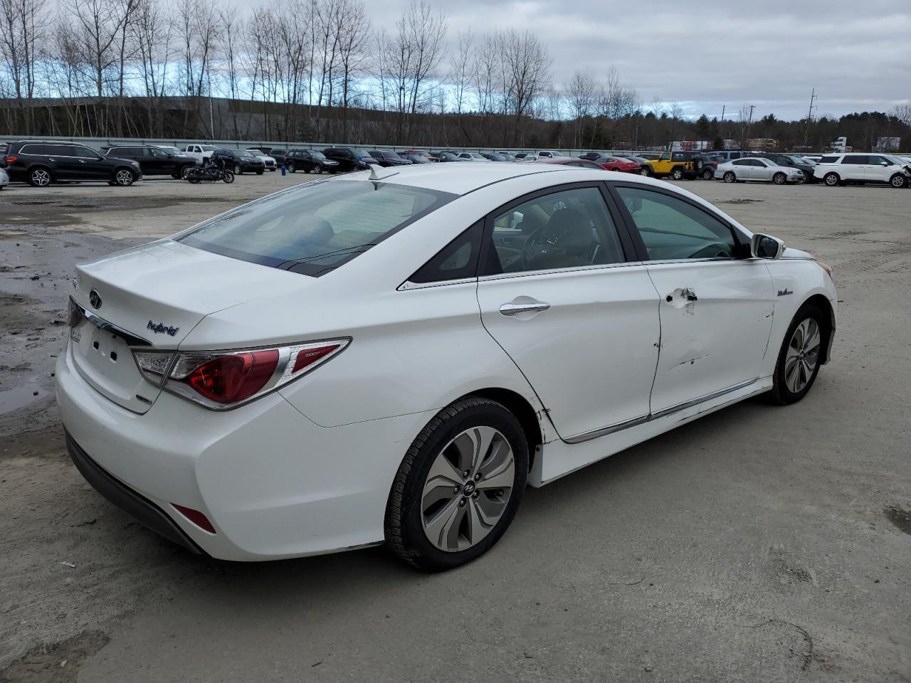 Photo 3 VIN: KMHEC4A43DA092643 - HYUNDAI SONATA 