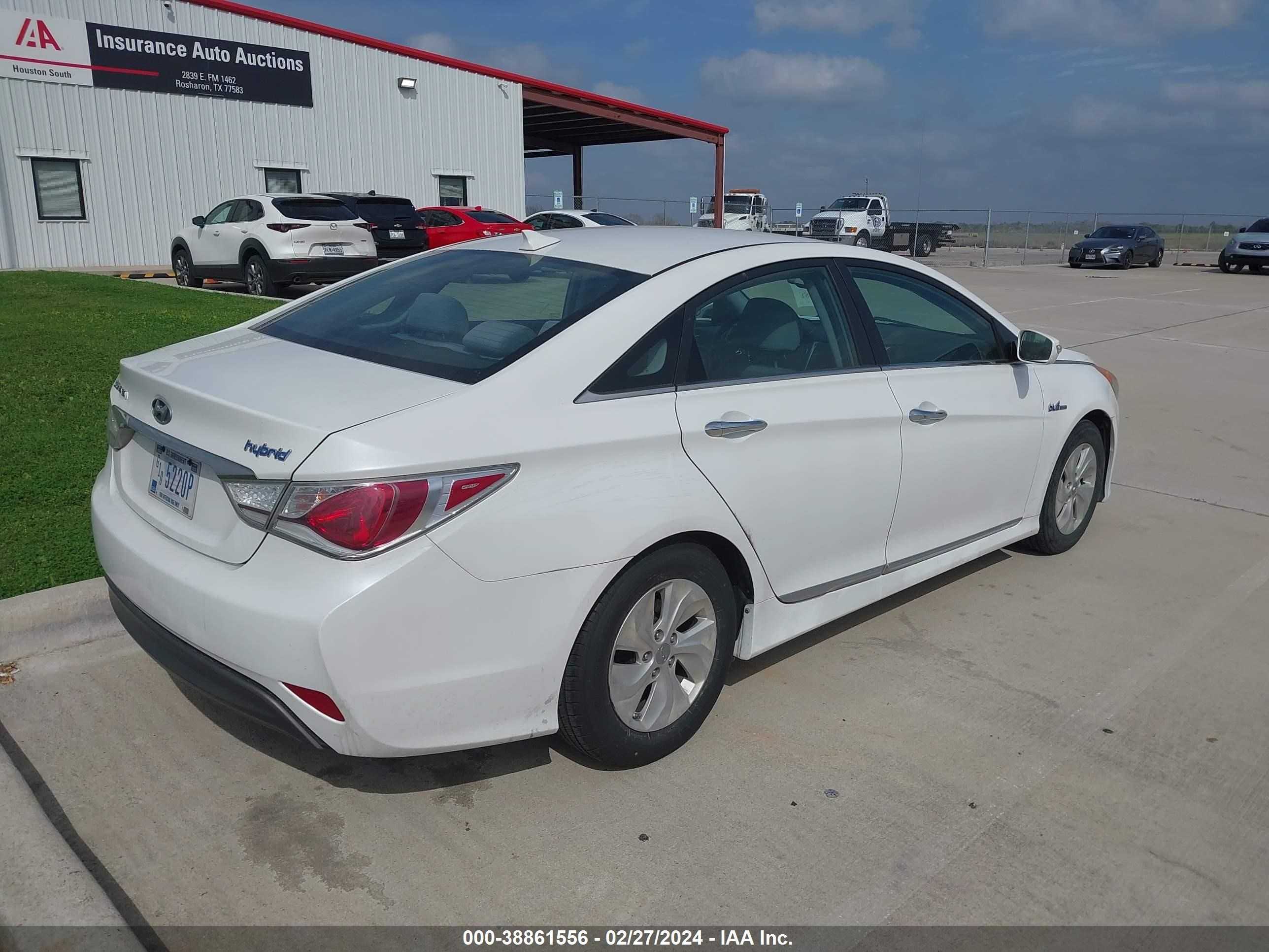 Photo 3 VIN: KMHEC4A43EA116957 - HYUNDAI SONATA 