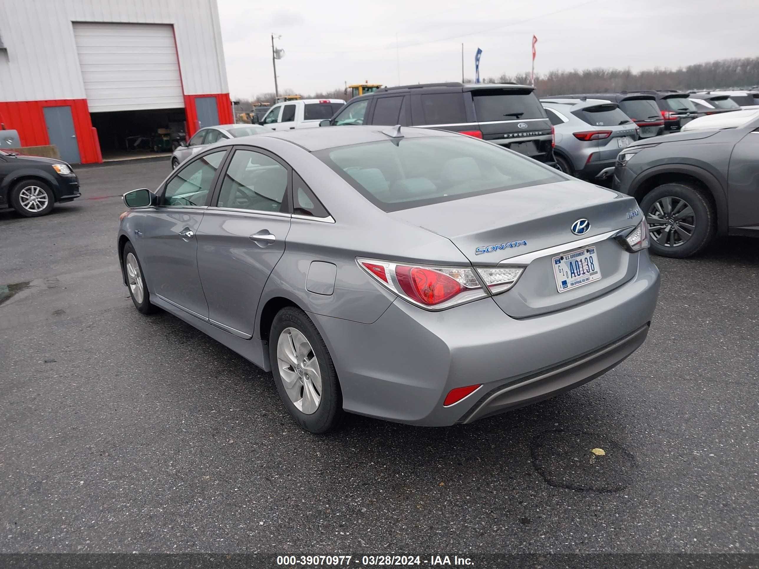 Photo 2 VIN: KMHEC4A43FA119407 - HYUNDAI SONATA 