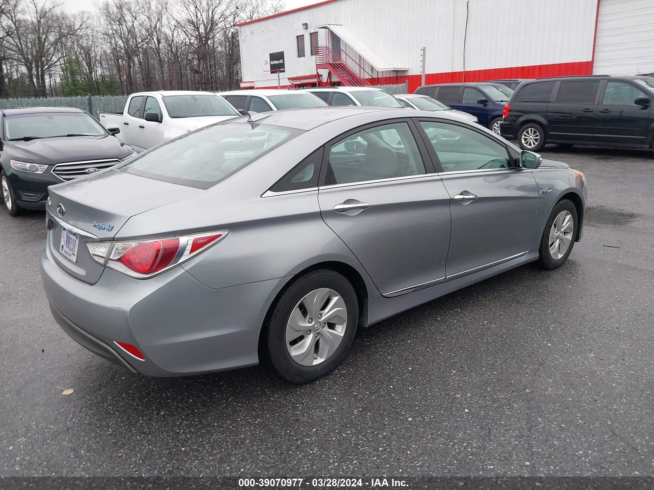 Photo 3 VIN: KMHEC4A43FA119407 - HYUNDAI SONATA 