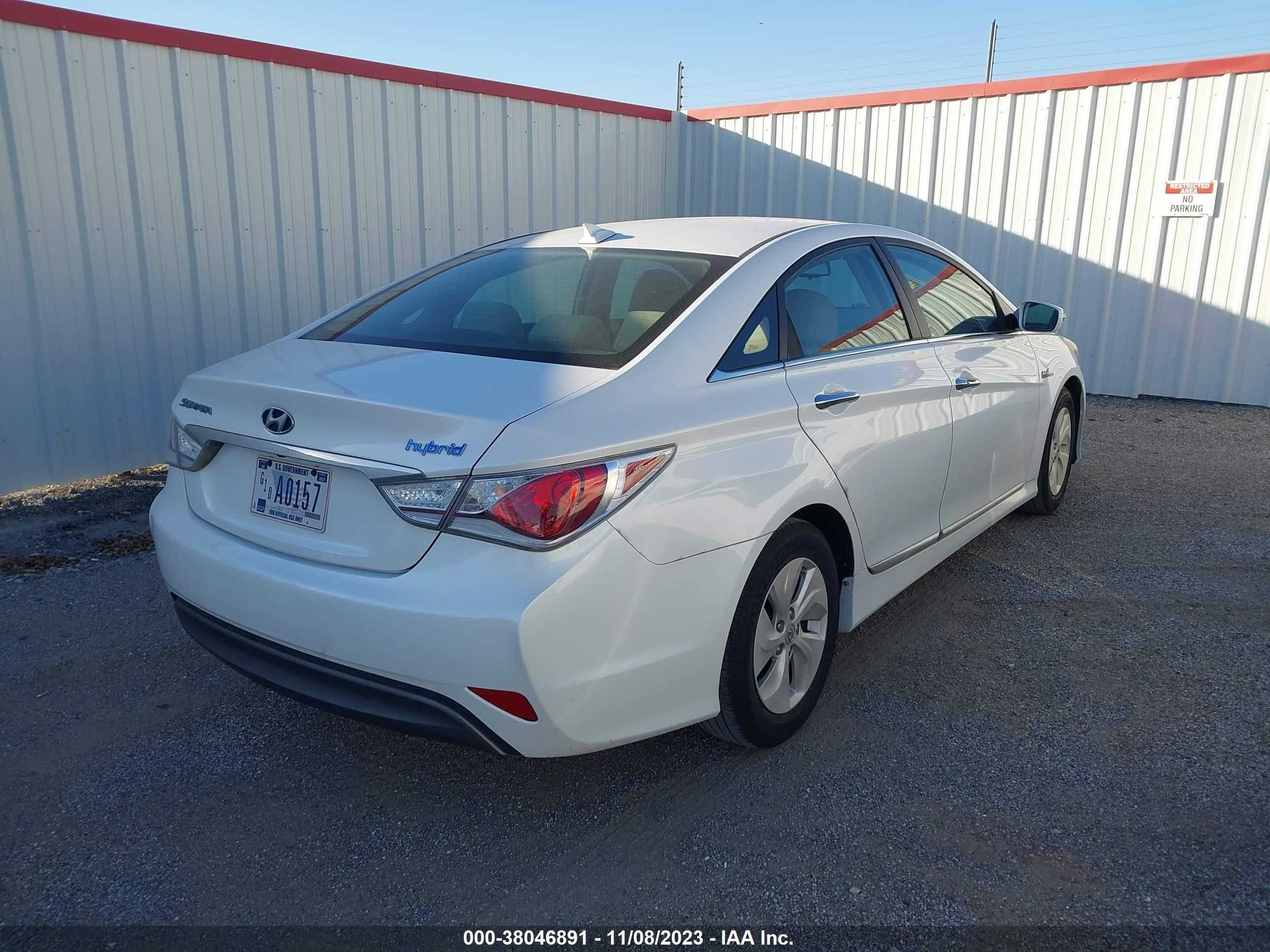 Photo 3 VIN: KMHEC4A43FA134845 - HYUNDAI SONATA 