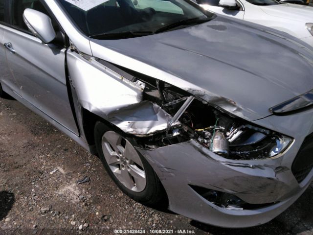 Photo 5 VIN: KMHEC4A44BA001439 - HYUNDAI SONATA 