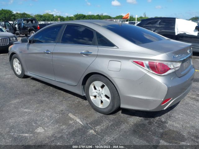 Photo 5 VIN: KMHEC4A44BA001604 - HYUNDAI SONATA 