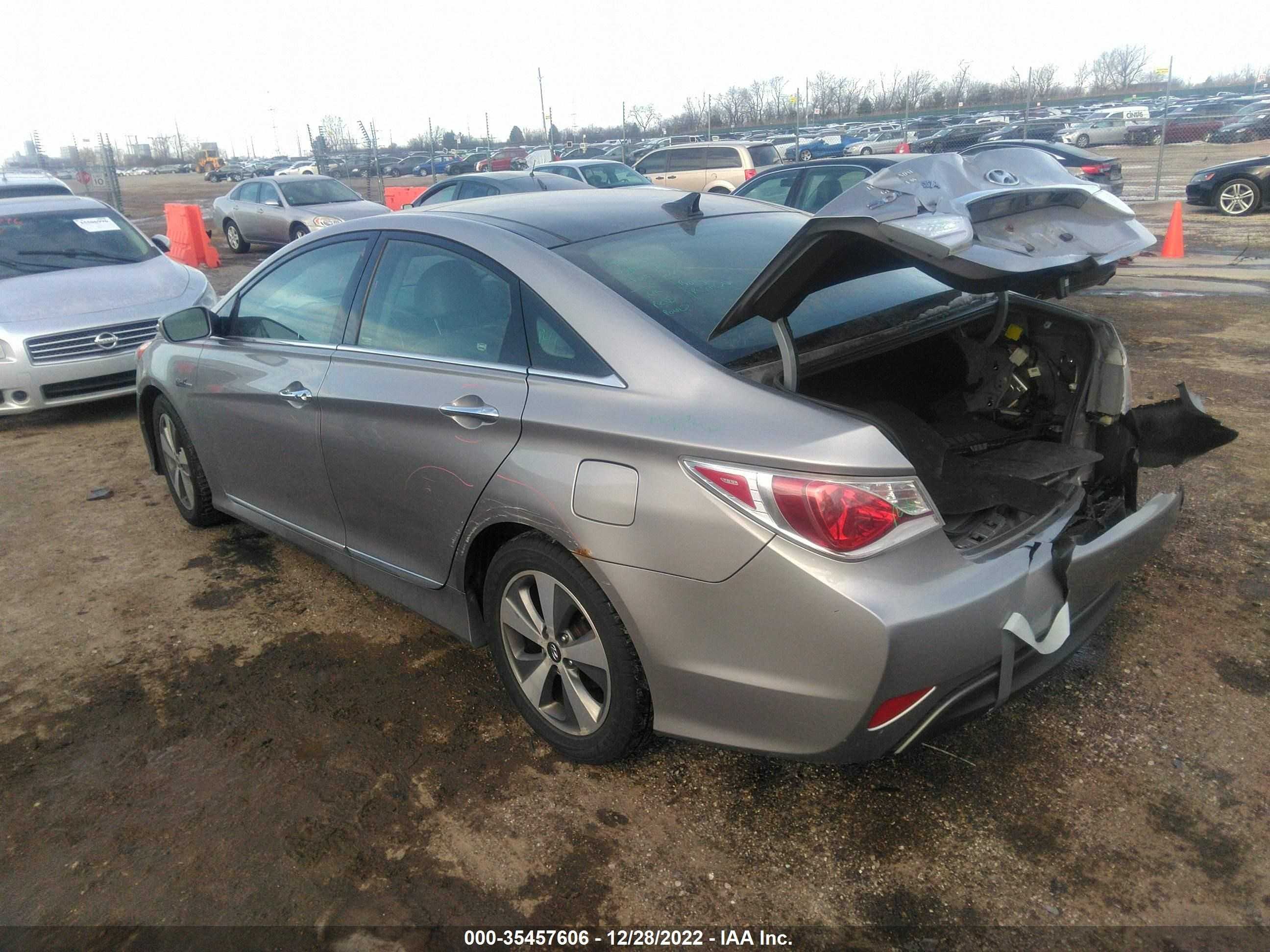 Photo 2 VIN: KMHEC4A44BA013056 - HYUNDAI SONATA 