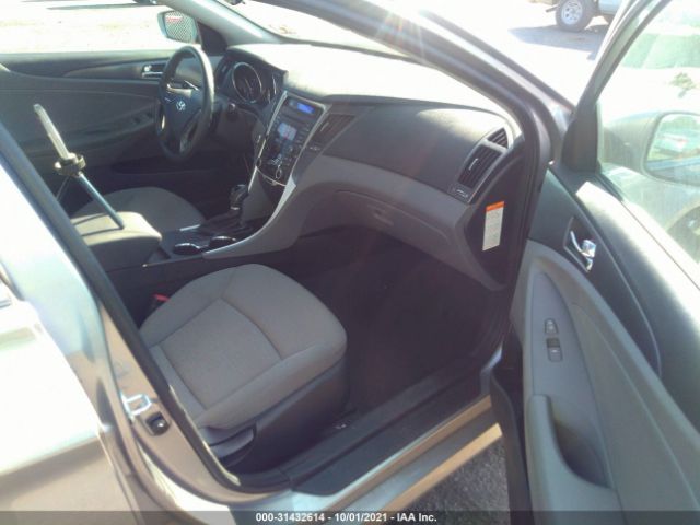 Photo 4 VIN: KMHEC4A44CA034572 - HYUNDAI SONATA 