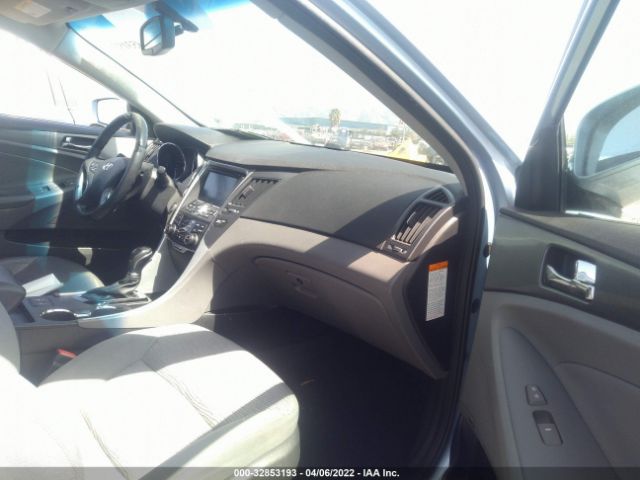 Photo 4 VIN: KMHEC4A44CA037410 - HYUNDAI SONATA 